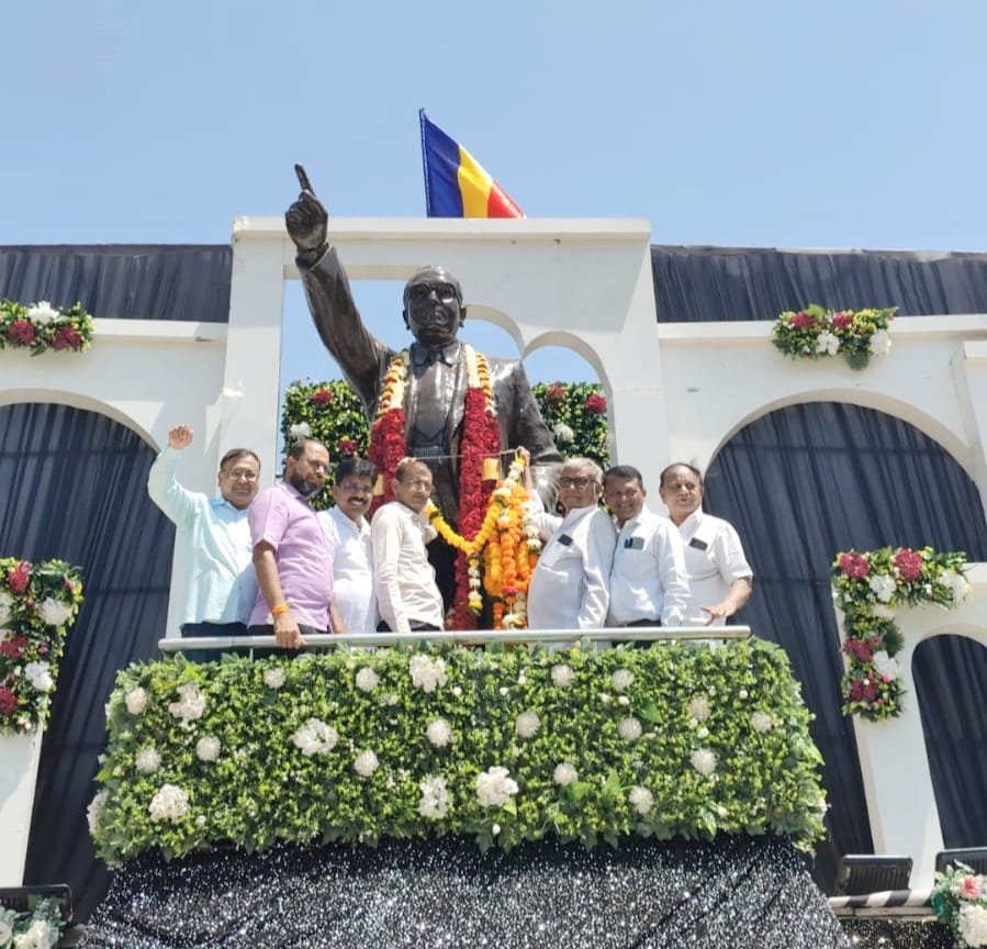 पाडळसरे धरण जन आंदोलन समितीतर्फे डॉ. बाबासाहेब आंबेडकर यांना अभिवादन