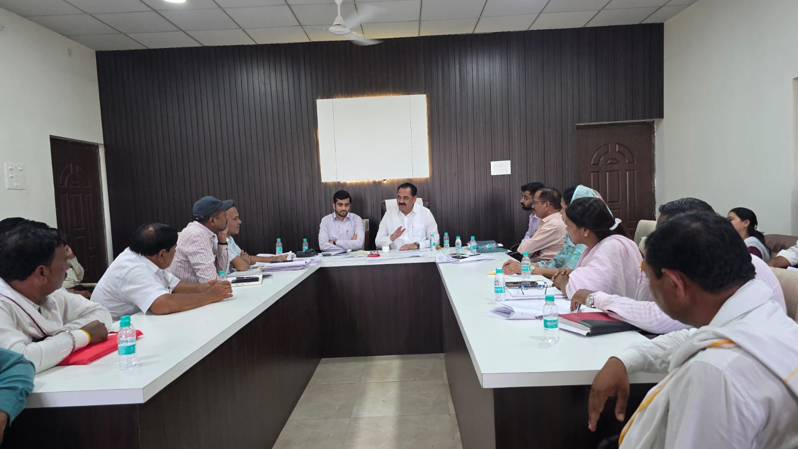 आमदार अनिल पाटील यांनी घेतला शेत पानंद रस्त्यांच्या कामांचा सखोल आढावा