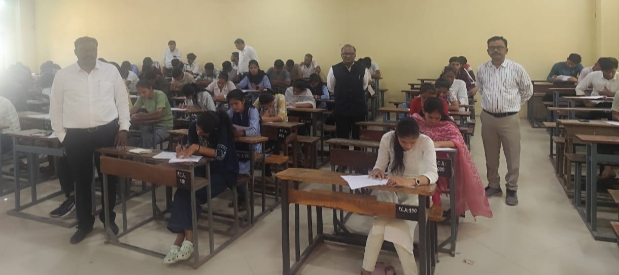 भव्य यशाची नोंद! ‘प्रताप’मध्ये सामान्य ज्ञान परीक्षेला विद्यार्थ्यांचा उत्स्फूर्त प्रतिसाद