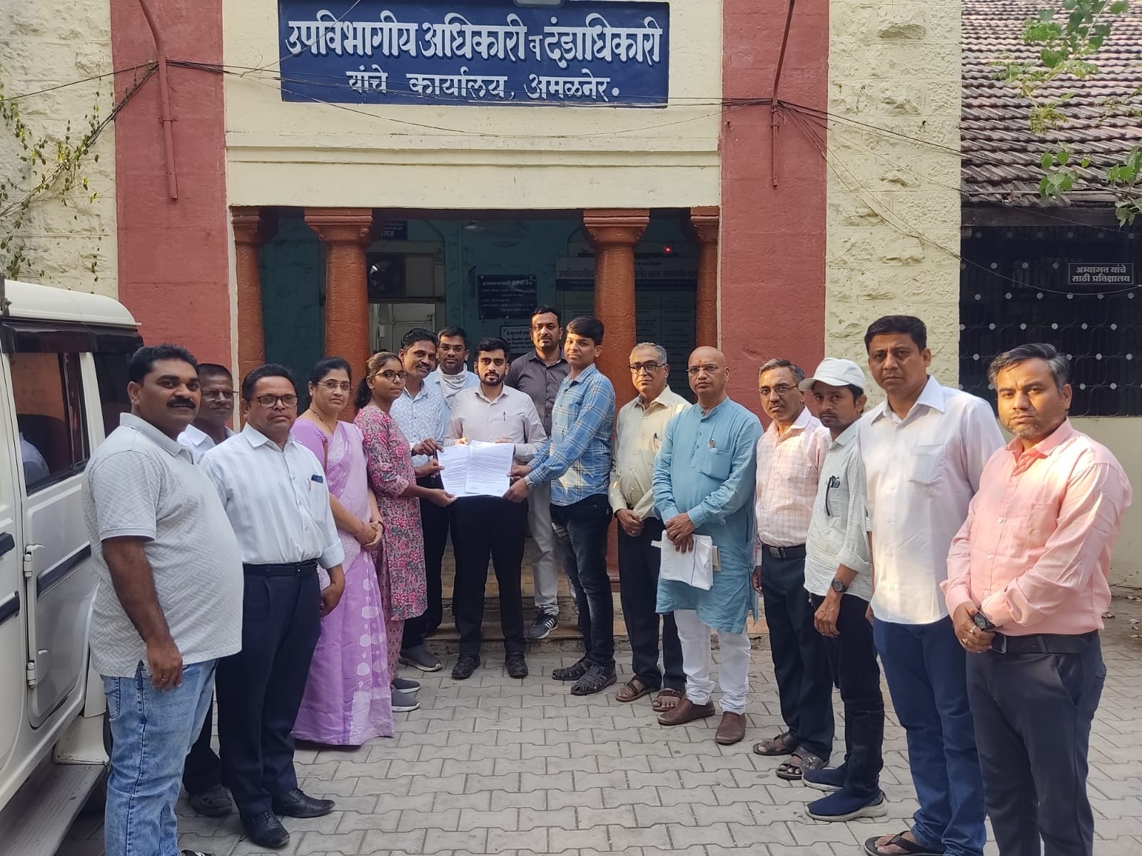 NEET पेपरफुटी प्रकरणाचा अमळनेर PTA तर्फे तीव्र निषेध     विद्यार्थ्यांच्या भविष्याशी तडजोड करणाऱ्यांवर कठोर कारवाईची मागणी