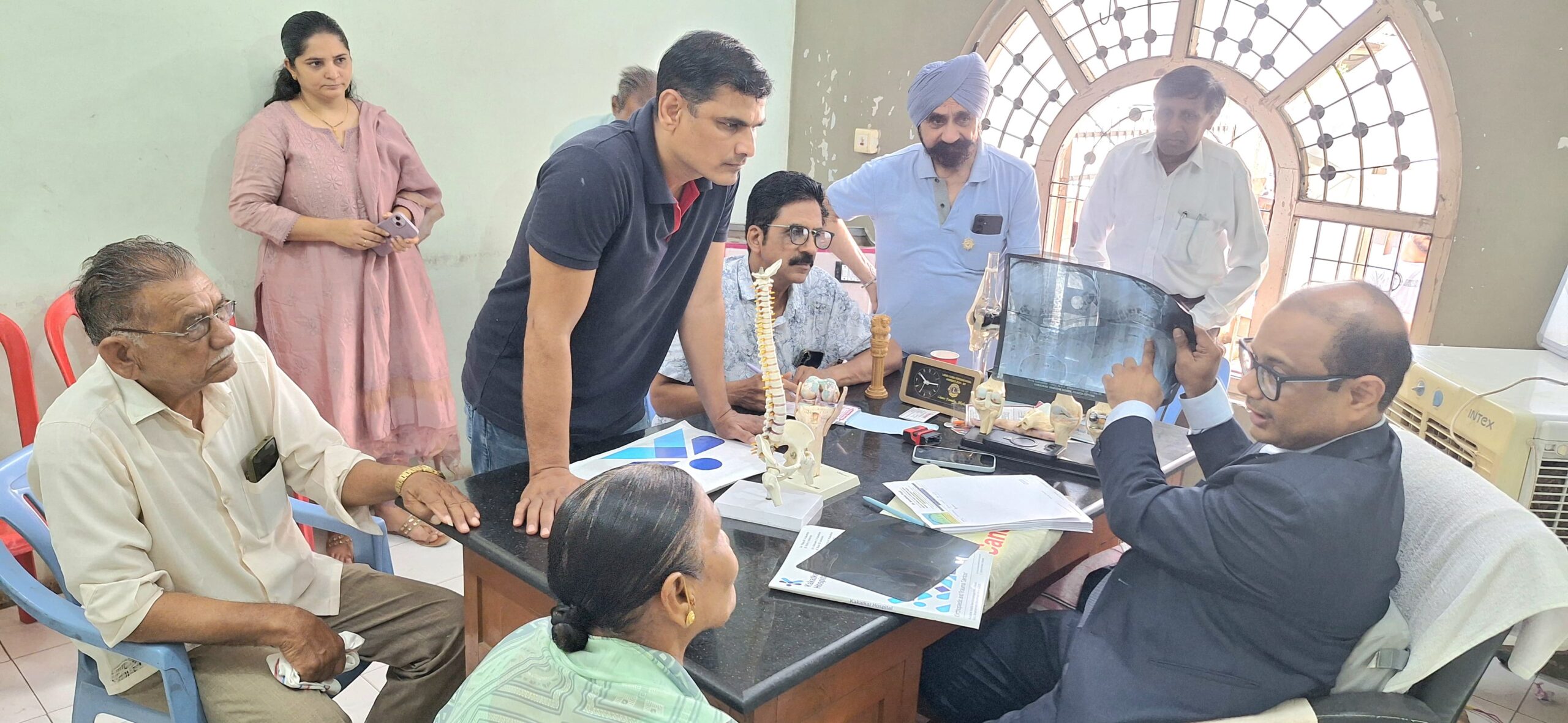अमळनेरात लायन्स क्लबतर्फे मोफत हाडे व सांधे तपासणी शिबिरास उत्स्फूर्त प्रतिसाद