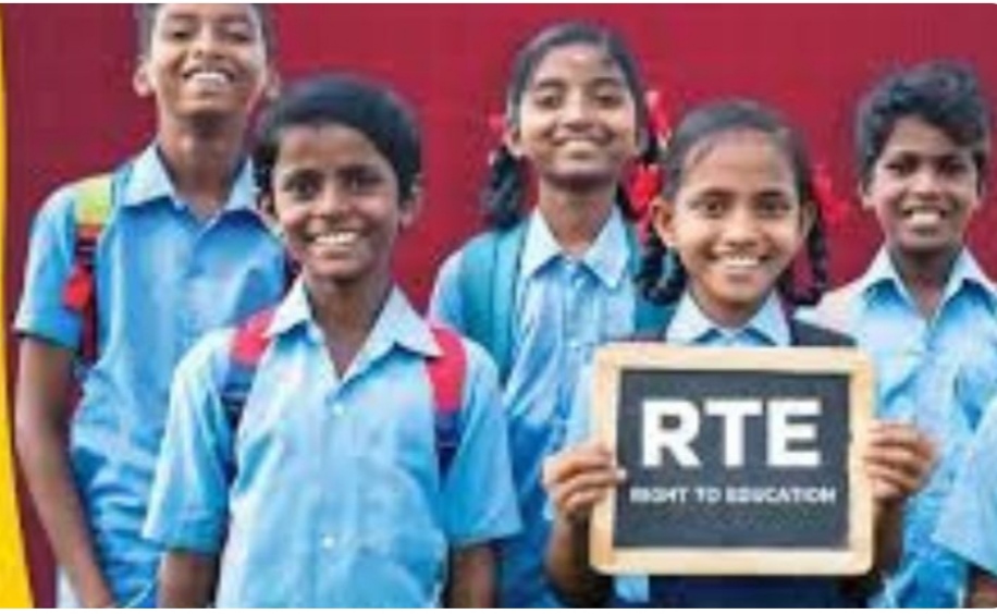 RTE प्रवेशित विद्यार्थ्यांकडून गणवेश-पुस्तकांसाठी पैसे घेतल्यास शाळांवर थेट कारवाई      राज्य सरकारचा कडक इशारा; अमळनेरातील काही शाळांविरोधात पालकांमध्ये संताप