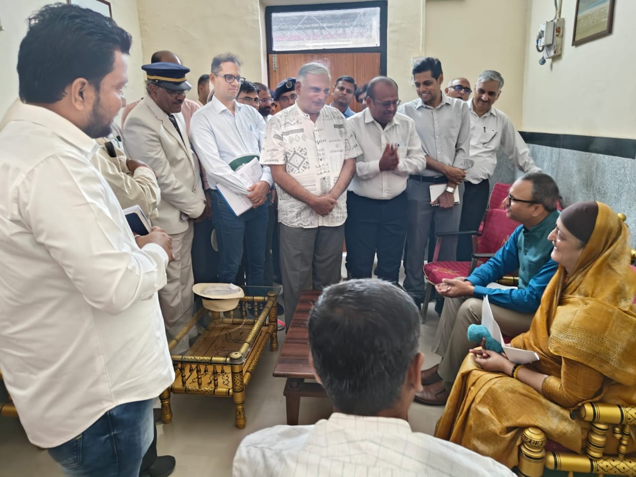 अमळनेर रेल्वे स्थानकाच्या विकासकामांना वेग; खासदार स्मिताताई वाघ व पश्चिम रेल्वेच्या जनरल मॅनेजरांकडून पाहणी