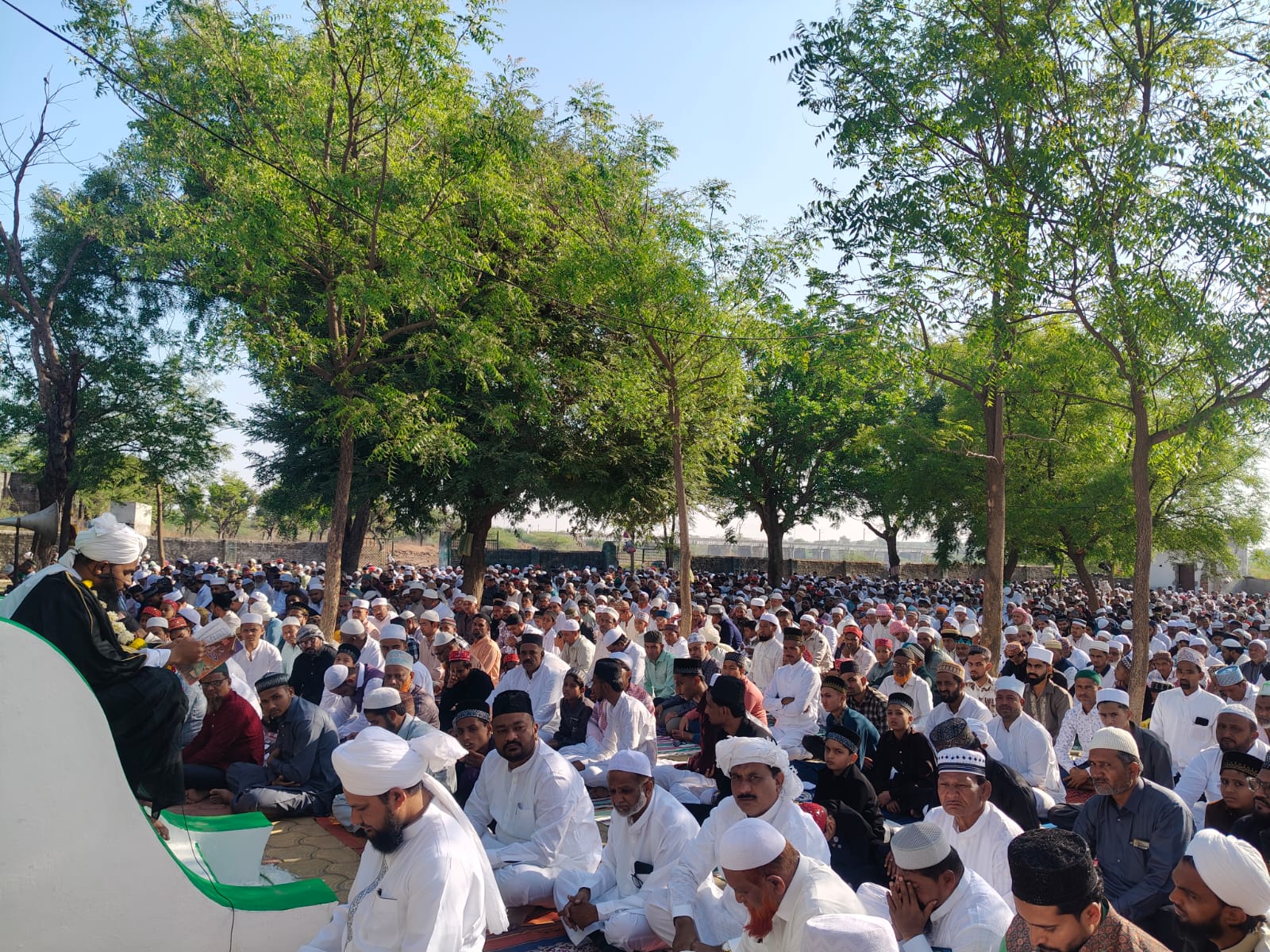 अमळनेरमध्ये ईद-उल-अजहा उत्साहात; सामाजिक सलोख्याची परंपरा कायम!