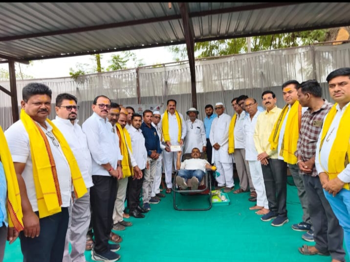 पुण्यश्लोक अहिल्यादेवींच्या जयंतीनिमित्त अमळनेरात रक्तदान शिबिराला उत्स्फूर्त प्रतिसाद    ‘ आप ‘ च्या सामाजिक उपक्रमाचे सर्वत्र कौतुक 
