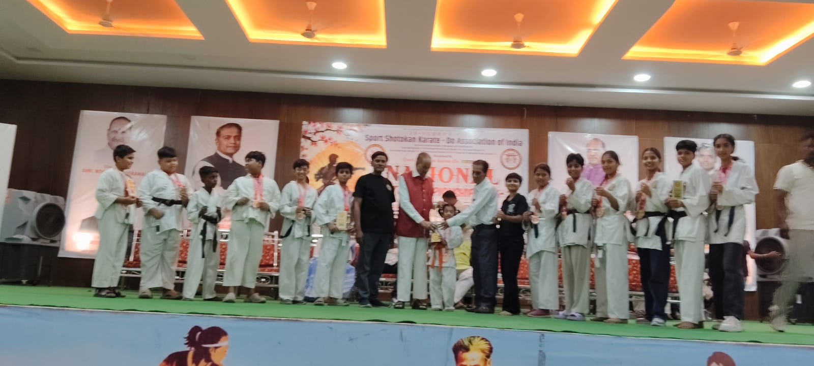 “सायरदेवी बोहरा सेंट्रल स्कूलच्या इशिकाला नॅशनल बेस्ट प्लेयर अवॉर्ड”