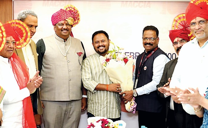 महाराष्ट्र चेंबर ऑफ कॉमर्स व्यवस्थापन समिती  अमळनेरच्या वेदांशू पाटील यांची सदस्यपदी नियुक्ती  डॉ. डिगंबर महाले यांचीही गव्हर्निंग कौन्सील सदस्यपदी बिनविरोध निवड