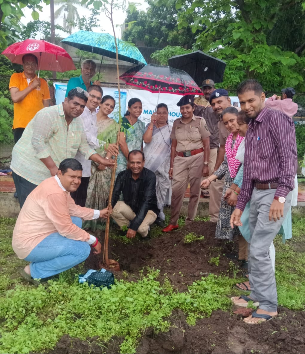 “एक पेड माँ के नाम” उपक्रमातून हरित अमळनेरचा संकल्प; रोटरी क्लबच्या वृक्षारोपण अभियानाला उत्स्फूर्त प्रतिसाद