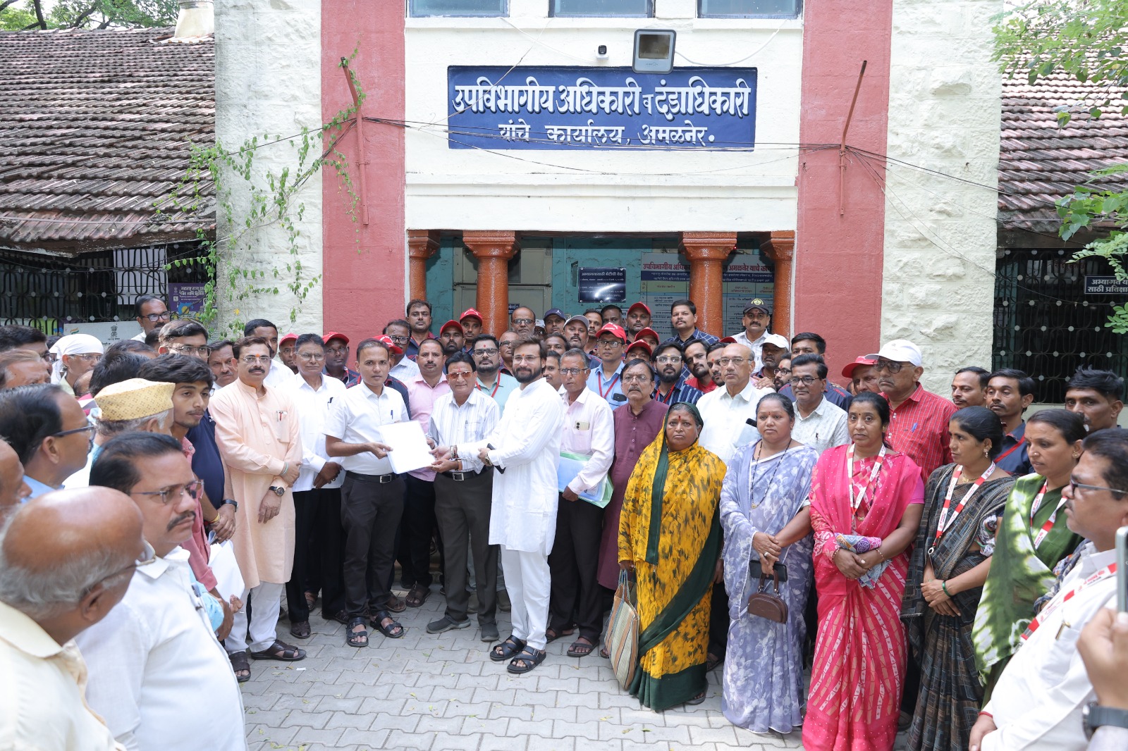 श्री मंगळग्रह मंदिर व डॉ. डिगंबर महाले यांच्या बदनामीप्रकरणी अनंत निकमविरोधात तक्रारी