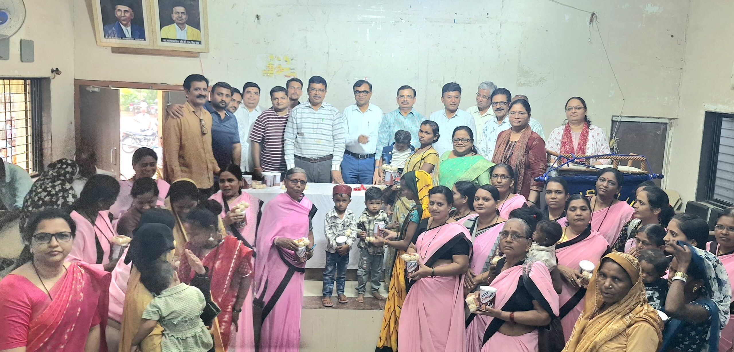 लायन्स क्लब अमळनेरचा सामाजिक पुढाकार  ३७ तीव्र कुपोषित बालकांना पोषण आहाराचे वाटप; ग्रामीण भागातील मातांना बसभाड्याचीही मदत