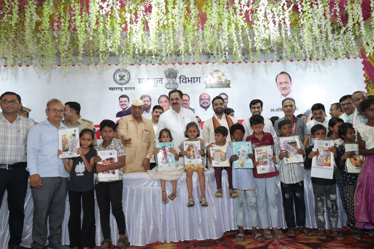 अमळनेरात ‘समाधान शिबिर’ला उत्स्फूर्त प्रतिसाद; शेकडो नागरिकांच्या तक्रारींचे जागेवरच निराकरण