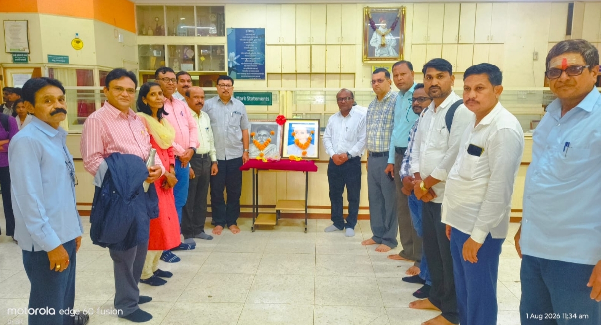 ‘प्रताप’ मध्ये लोकशाहीर अण्णाभाऊ साठे,लोकमान्य टिळकांना अभिवादन