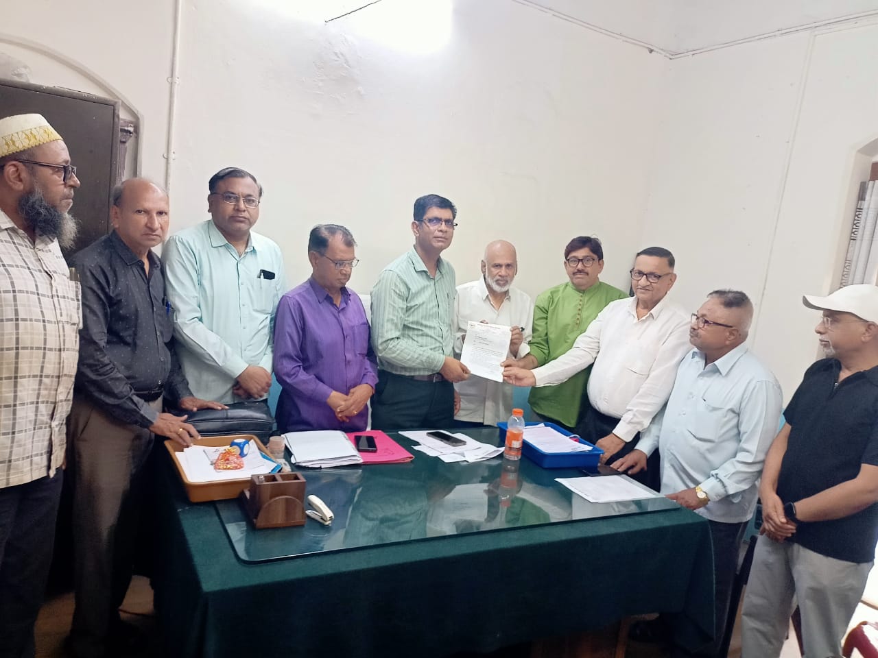 स्मार्ट मीटरच्या वाढत्या तक्रारींवर अखिल भारतीय ग्राहक पंचायत आक्रमक; महावितरणला निवेदन देत पारदर्शकतेची जोरदार मागणी  दुप्पट-तिप्पट वीज बिलांमुळे ग्राहकांमध्ये संताप; जनजागृतीसाठी कार्यशाळा घेण्याची अतिरिक्त कार्यकारी अभियंत्यांची ग्वाही