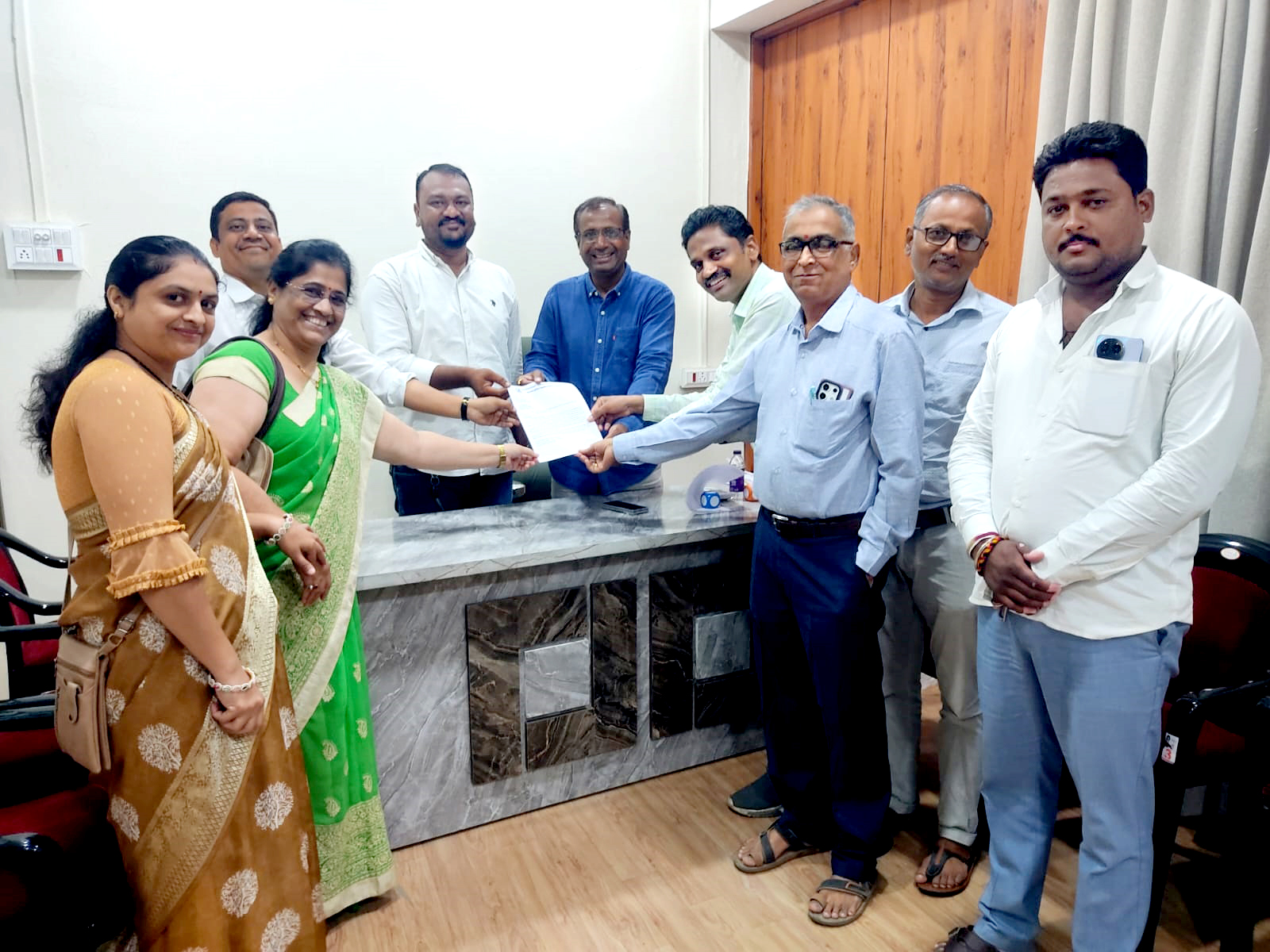 अमळनेरच्या विद्यार्थ्यांसाठी ‘दोन तास मोबाईलपासून मुक्ती’चा अभिनव उपक्रम; शहरात शैक्षणिक चळवळीची संकल्पना