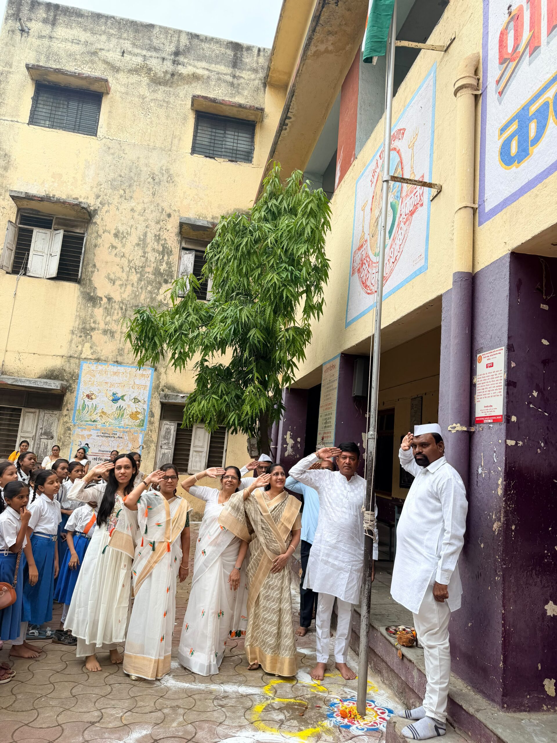 श्रीमती द्रौ रा कन्या शाळेत स्वातंत्र्य दिन साजरा करण्यात आला…….