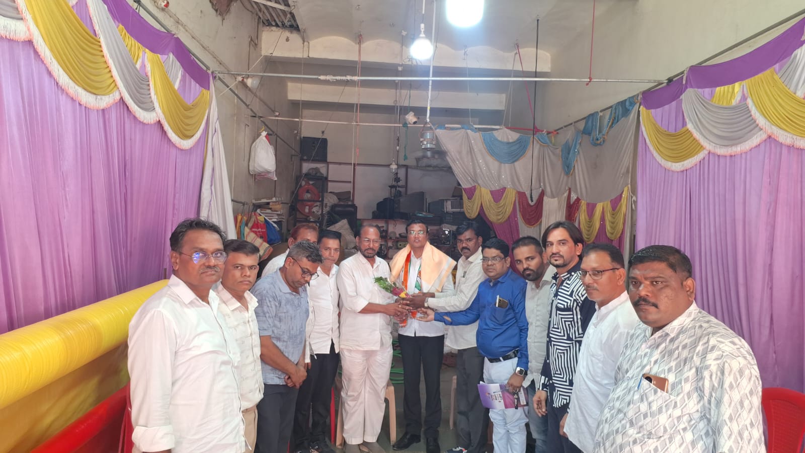 अमळनेर तालुक्यात काँग्रेसच्या अनुसूचित जाती विभागाची संघटनात्मक बांधणी वेगाने; आढावा बैठकीत रणनीतीवर सविस्तर चर्चा  जिल्हा काँग्रेस अनुसूचित जाती विभागाचे अध्यक्ष एड. श्री अंकुश कटारे यांची अमळनेर तालुका काँग्रेस कमिटीला भेट