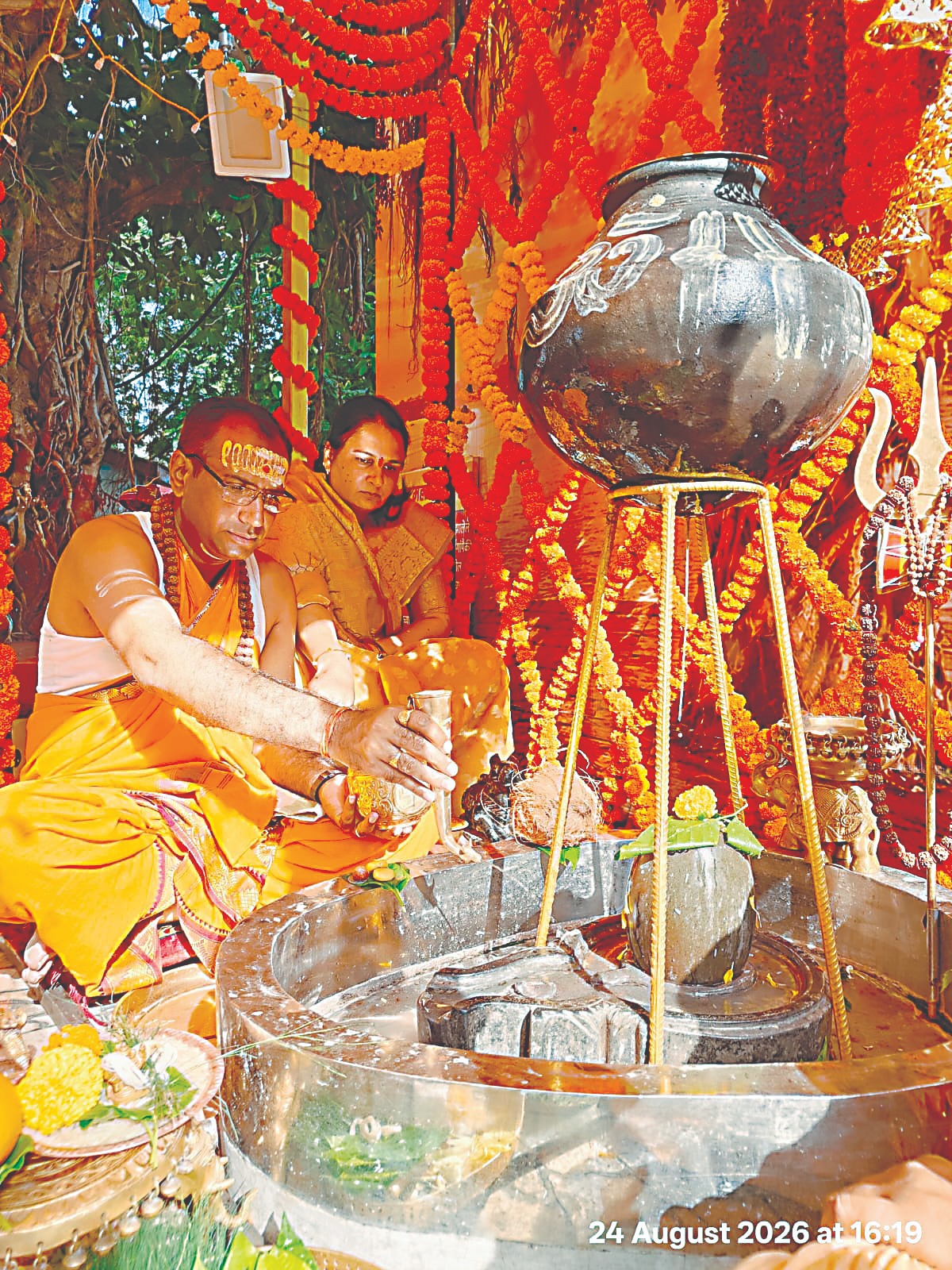 श्री मंगळग्रह मंदिरात भक्तीमय वातावरणात रुद्र महाभिषेक  श्रावणानिमित्त आयोजन;      उपनगराध्यक्ष प्रशांत निकम सपत्नीक होते पूजेचे विशेष मानकरी