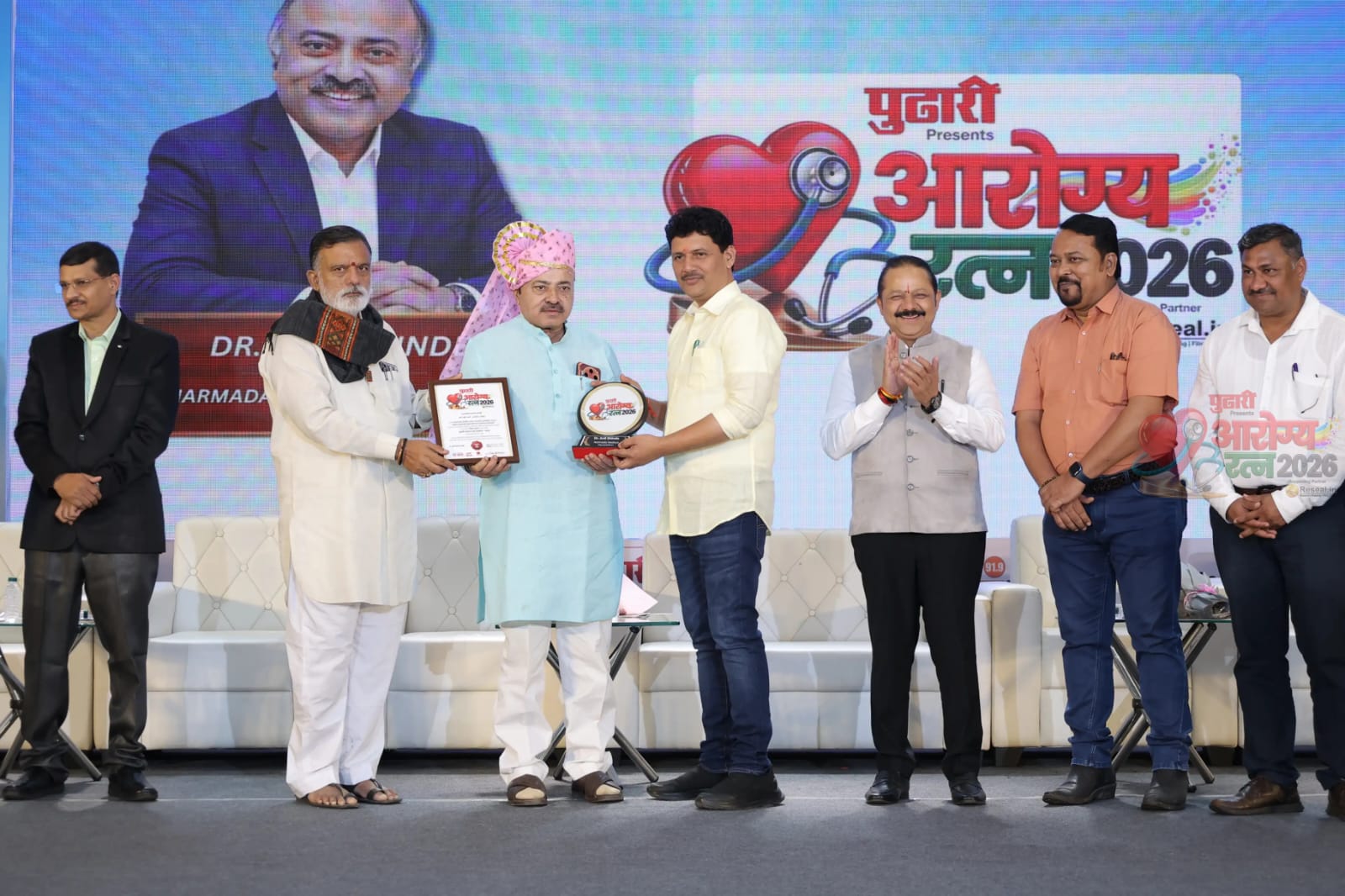 अमळनेरचे सुप्रसिद्ध सर्जन डॉ. अनिल शिंदे यांना ‘आरोग्य रत्न २०२६’ पुरस्कार