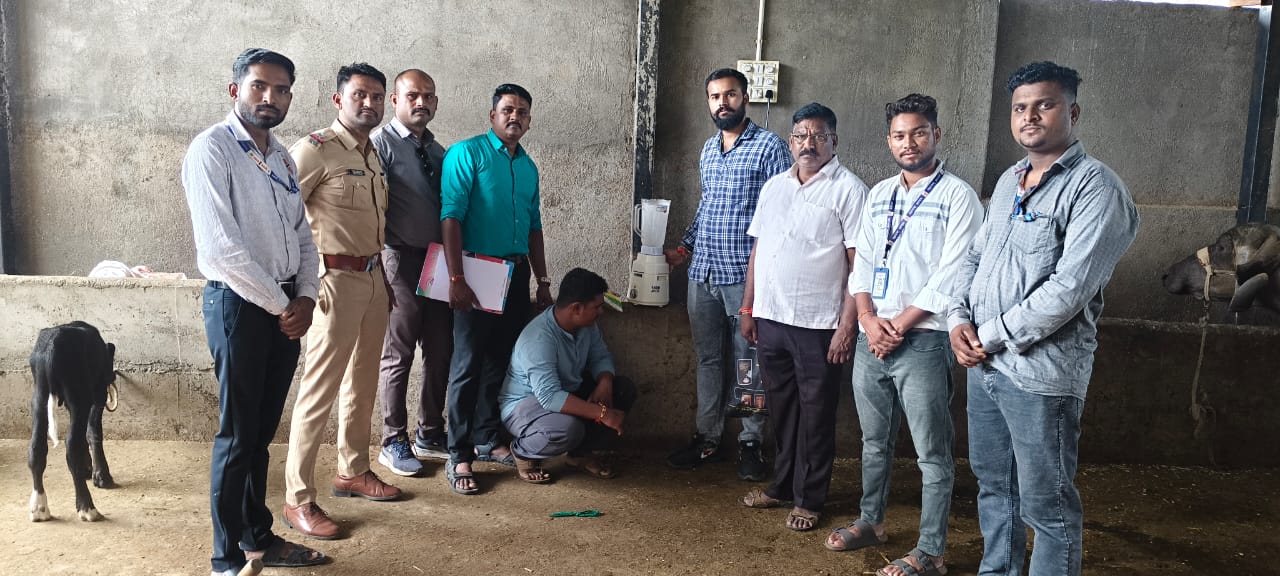 अमळनेरात बनावट दूध निर्मितीचा कारखाना उध्वस्त  जानवे–इंदा पिंपरी रस्त्यावरील पत्री शेडमध्ये सुरू होता भेसळीचा गोरखधंदा; FDA व पोलिसांची संयुक्त कारवाई, २७ वर्षीय आरोपी रंगेहात अटक