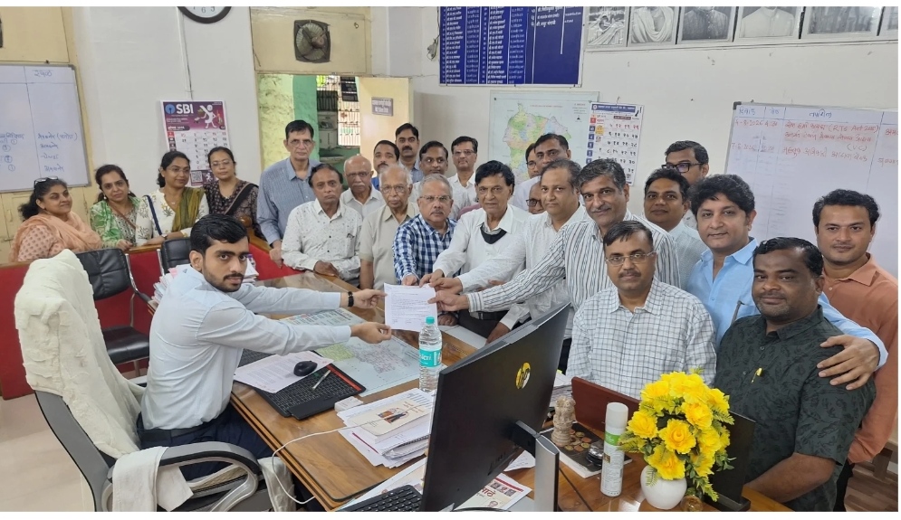प्रस्तावित बीएचएमएस, सीसीएमपी नोंदणी प्रक्रियेला आयएमए अमळनेर शाखेचा तीव्र विरोध  प्रांताधिकारी मयूर भंगाळे यांना निवेदन; 