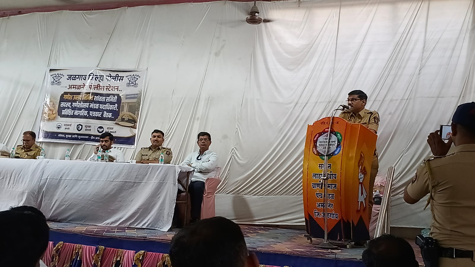 डीजे मुक्त गणेशोत्सव’ साजरा करा; पारंपरिक वाद्यांना प्राधान्य द्या!  शांतता समितीच्या बैठकीत पोलीस अधीक्षक श्रीकांत ढिवरे यांचे आवाहन; रस्ते, वीज व सार्वजनिक समस्यांवरही उपस्थितांच्या सूचना