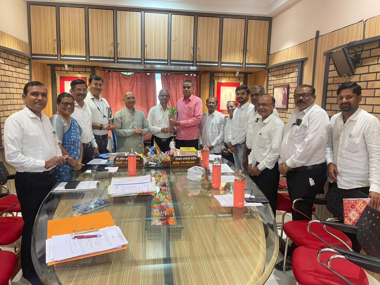 साने गुरुजी कन्या हायस्कूलचे दीपक महाजन यांची राज्यस्तरीय प्रशिक्षणासाठी निवड; अमळनेर शिक्षण प्रसारक मंडळ तर्फे सत्कार