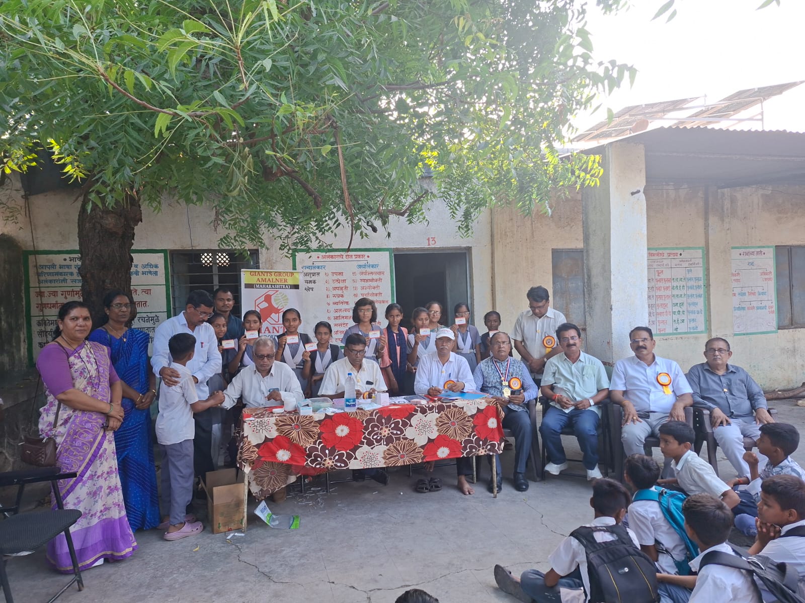 मंगरूळ येथे जायन्ट्स ग्रुपचा स्तुत्य उपक्रम  १०५ विद्यार्थ्यांची मोफत रक्तगट तपासणी; विद्यार्थ्यांना ओळखपत्रांचे वाटप