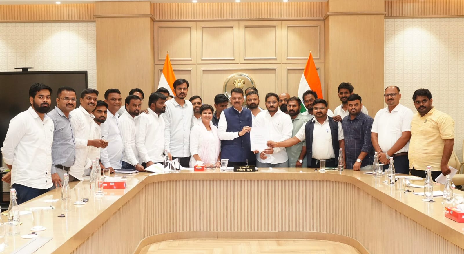 MPSC विद्यार्थ्यांच्या मागण्यांवर मुख्यमंत्र्यांचा सकारात्मक प्रतिसाद  अमळनेरच्या रेणुका पाटील यांनी विद्यार्थी शिष्टमंडळात मांडल्या विविध मागण्या