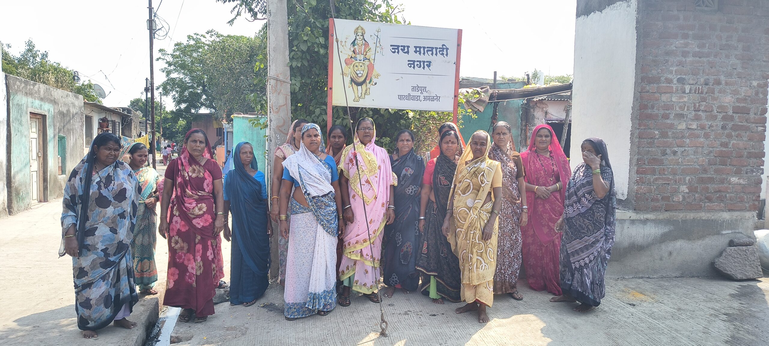जय मातादी नगर, पारधी वाडा, ताडेपुरा येथील पाणीटंचाईने नागरिक त्रस्त; महिलांचा हंडा मोर्चाचा इशारा…     परिसरात आठ-आठ दिवसांआड कमी दाबाने फक्त एक तास पाणीपुरवठा; दोन ते तीन दिवसांत प्रश्न न सुटल्यास मुख्याधिकाऱ्यांच्या दालनात आंदोलन करणार…