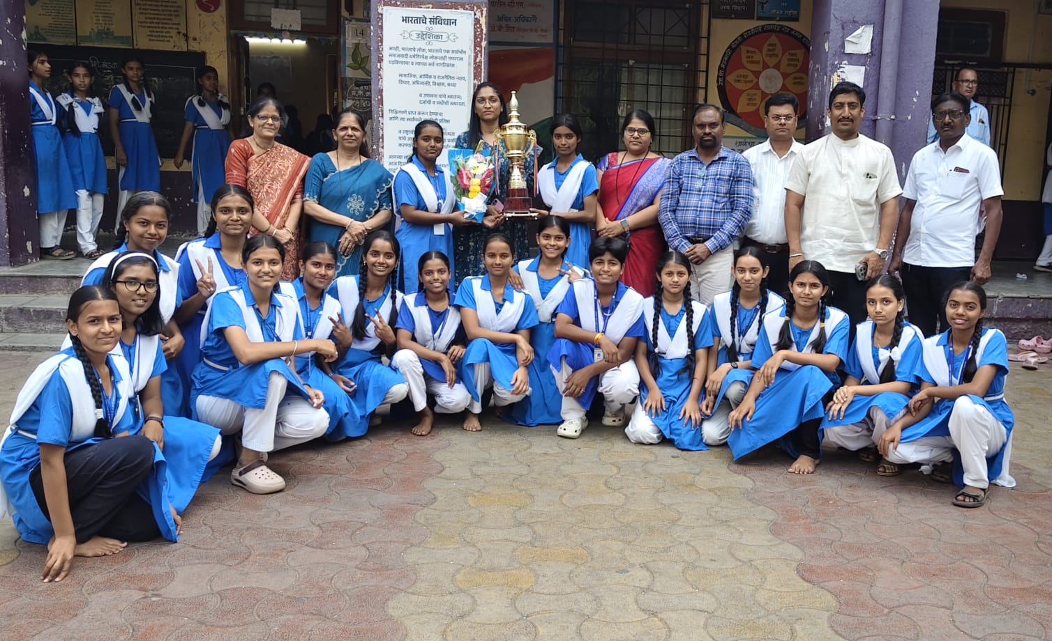डी. आर. कन्या शाळेची कबड्डीत जिल्हास्तरावर झेप!  १४ व १७ वर्षांखालील मुलींच्या संघांचे दुहेरी विजेतेपद; जिल्हास्तरीय स्पर्धेसाठी पात्र