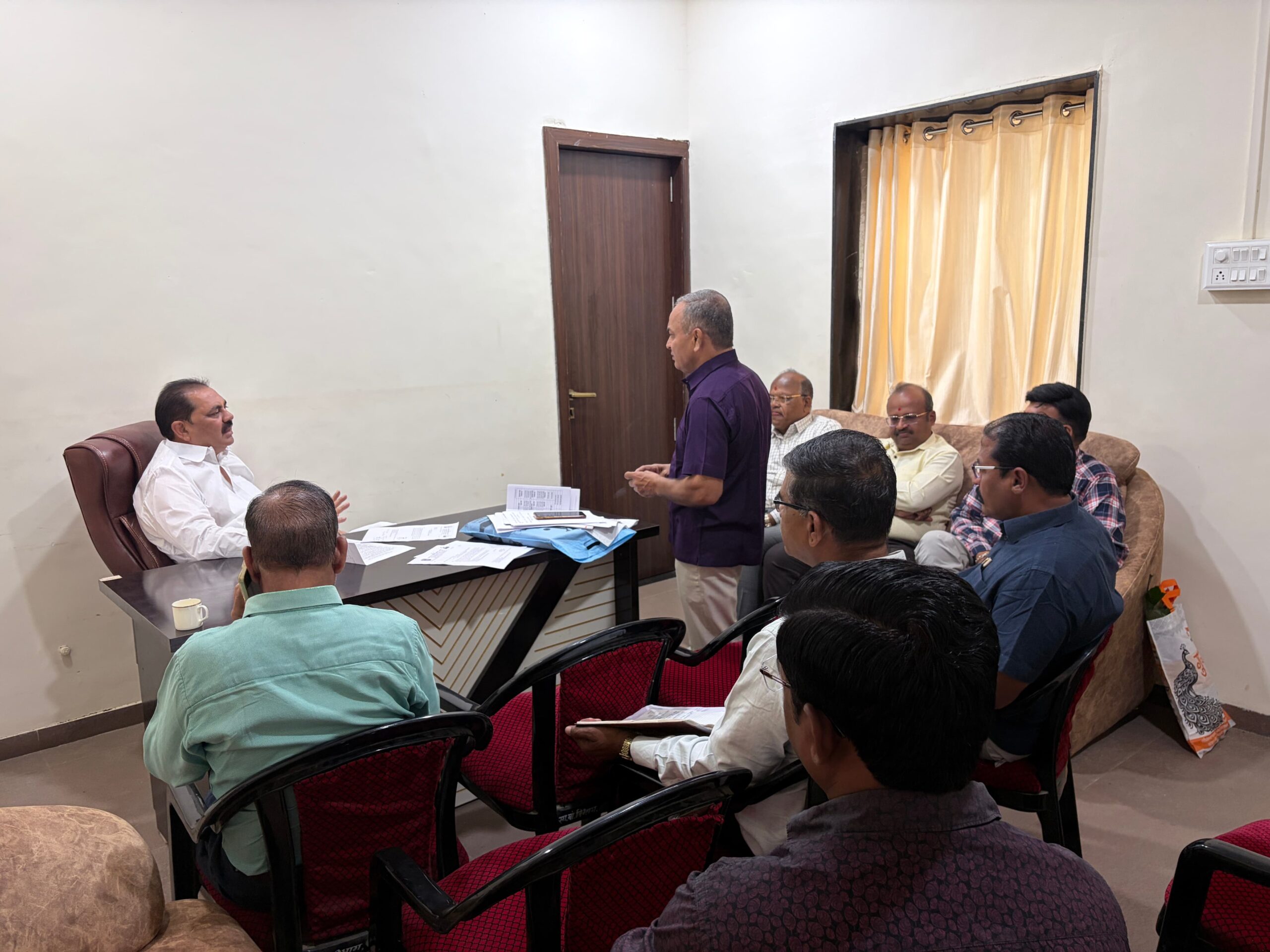 अमळनेर तालुका क्रीडा संकुलाच्या सर्वांगीण विकासासाठी आढावा बैठक संपन्न  आमदार अनिल पाटील यांच्या उपस्थितीत महत्त्वपूर्ण चर्चा
