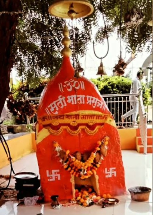 चांदणी कुऱ्हे येथे सती माता दर्शनासाठी बुधवारी भव्य महिला पायी दिंडी  सती माता महिला समितीतर्फे सलग चौथ्या वर्षी आयोजन; पहाटे साडेचार वाजता पाचपावली देवी मंदिरापासून होणार प्रारंभ